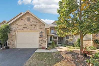 35H - N21W24369 Cumberland Drive, Condo with 2 bedrooms, 2 bathrooms and null parking in PEWAUKEE WI | Image 2