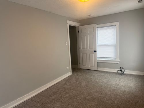 557 Water St, Waukegan, IL, 60085-5559 | Card Image