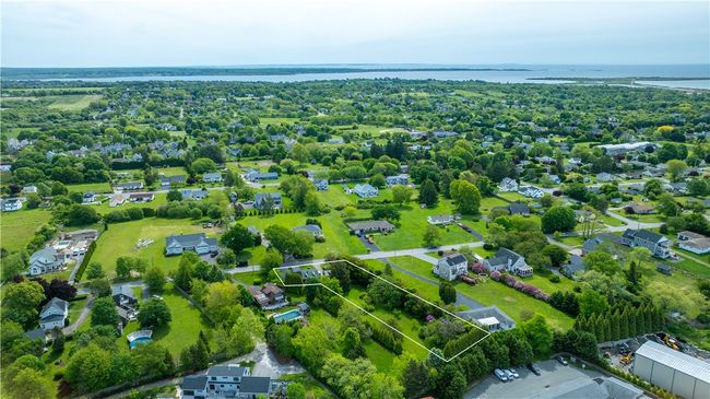 142 Honeyman Ave, Home with 3 bedrooms, 3 bathrooms and 5 parking in Middletown RI | Image 6