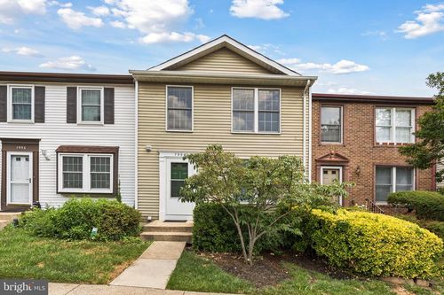 7994 Tyson Oaks Cir, VIENNA, VA, 22182-3943 | Card Image