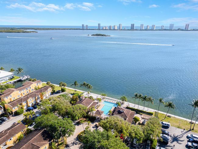 APT-101 - 1035 Lake Shore Dr, Condo with 2 bedrooms, 2 bathrooms and null parking in Lake Park FL | Image 20
