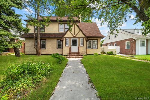 116 Meadowbrook Rd, Hempstead, NY, 11550-4522 | Card Image