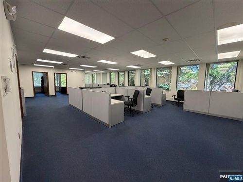 300 Knickerbocker Road, Cresskill, NJ, 07626 | Card Image