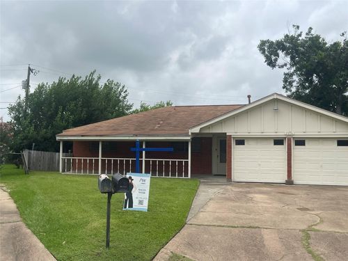 2324 14th Ave N, Texas City, TX, 77590-5030 | Card Image