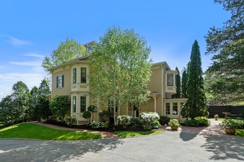 7 Crescent St, Wellesley, MA, 02481-3305 | Card Image