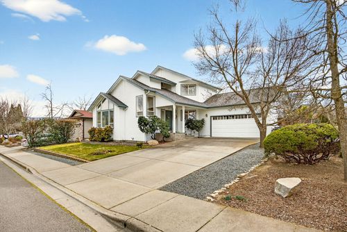1087 Oak Knoll Dr, Ashland, OR, 97520-3744 | Card Image
