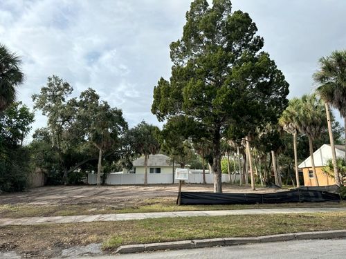 784 27th Ave S, ST PETERSBURG, FL, 33705-3031 | Card Image