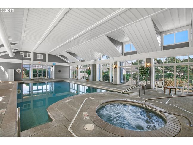5852 Sw Cupola Dr, Condo with 2 bedrooms, 2 bathrooms and 1 parking in South Beach OR | Image 36
