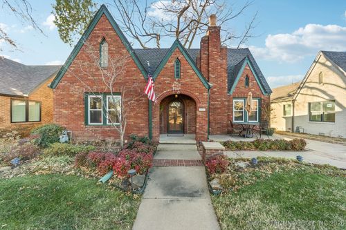 1544 Columbia Pl, Tulsa, OK, 74104-4727 | Card Image