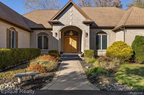 374 Oakbridge Dr, Rochester, MI, 48306-4632 | Card Image