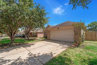 20523 Daisy Bloom Court, House other with 3 bedrooms, 2 bathrooms and null parking in Cypress TX | Image 3