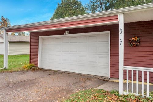 1917 Stanford Ave, Duluth, MN, 55811-2022 | Card Image