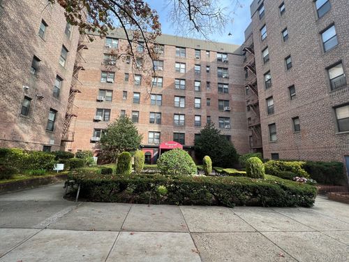 3k-83-15 98th St, Woodhaven, NY, 11421-8409 | Card Image