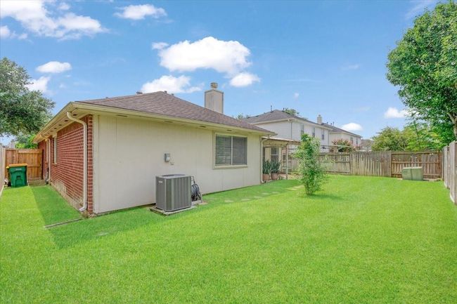 2210 Elm Forest Dr, House other with 4 bedrooms, 2 bathrooms and 2 parking in Pearland TX | Image 29