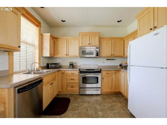 11164 Desert Sky Loop, House other with 3 bedrooms, 2 bathrooms and null parking in Redmond OR | Image 11