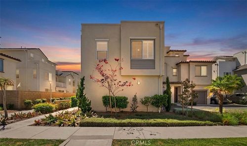 586 S Motif St, Anaheim, CA, 92805-4749 | Card Image