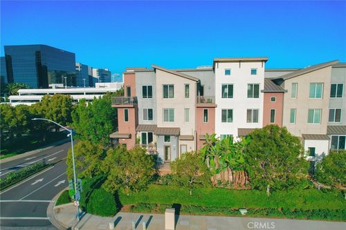 81 Waldorf, Irvine, CA, 92612 | Card Image