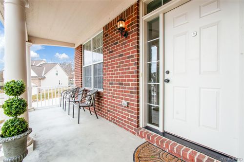 549 Napa Valley Dr, Milford, MI, 48381-1055 | Card Image