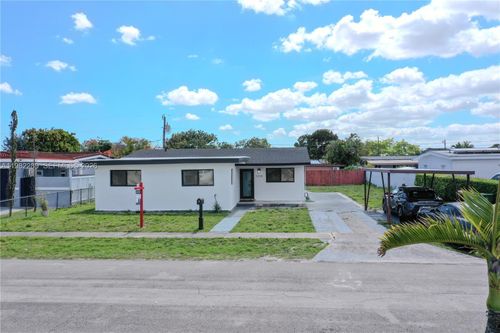 1014 W 66th St, Hialeah, FL, 33012-6471 | Card Image