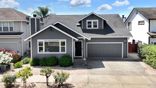 888 Starr Cir, Windsor, CA, 95492-8925 | Card Image