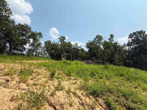 2584 Wild Rose Rd, Fort Atkinson, IA, 52144-7511 | Card Image