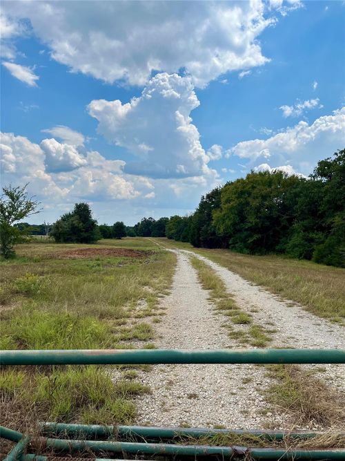 00 Lcr 800, Groesbeck, TX, 76642 | Card Image