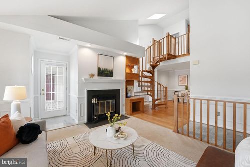 b-6057 Essex House Sq, ALEXANDRIA, VA, 22310-4317 | Card Image