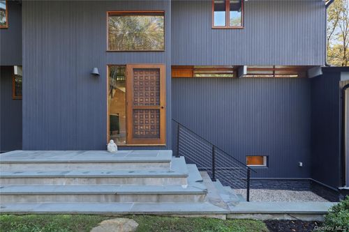 21 Black Spring Rd, Pound Ridge, NY, 10576-1117 | Card Image