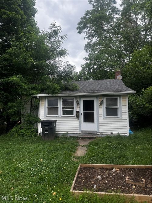 901 Munson St, Akron, OH, 44305-1611 | Card Image