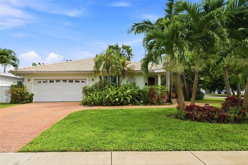 701 Westward Dr, Miami Springs, FL, 33166-5161 | Card Image
