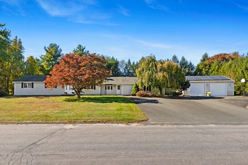 27 Margaret Dr, Broad Brook, CT, 06016-9686 | Card Image