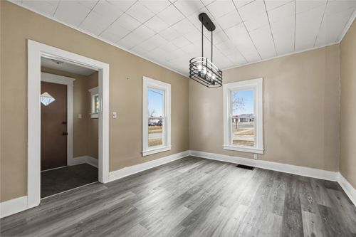 580 9th St, Marion, IA, 52302-3343 | Card Image