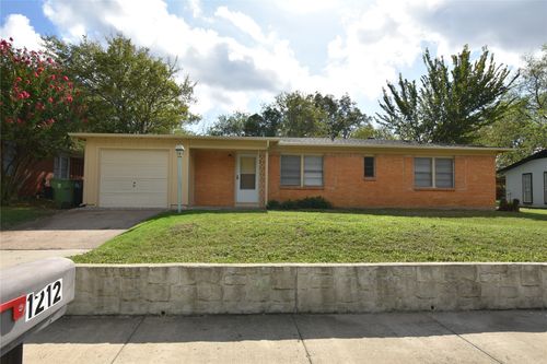 1212 Belvedere Dr, Arlington, TX, 76010-2930 | Card Image