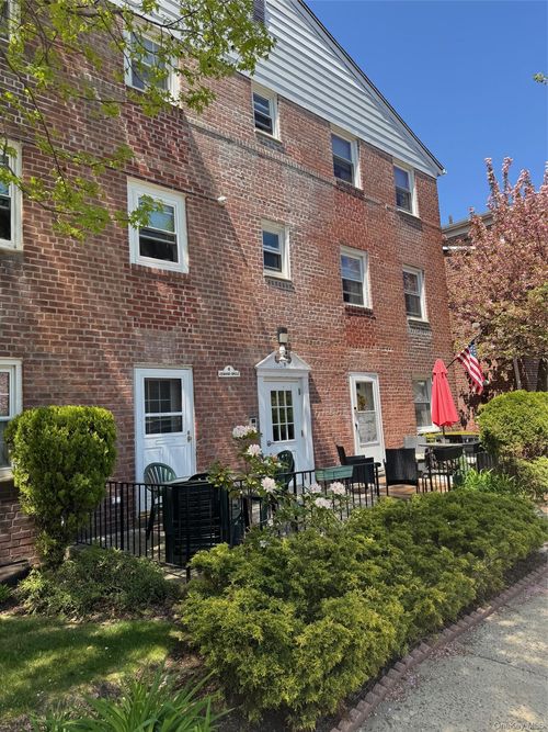5r-8 Leewood Circle, Eastchester, NY, 10709 | Card Image