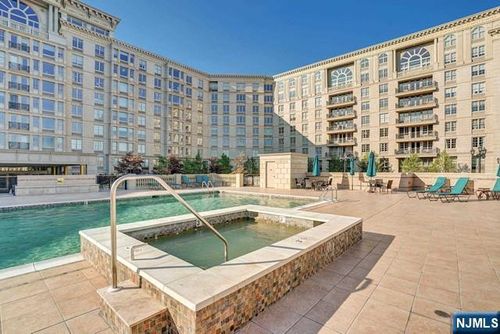 100 Alexander Way, Edgewater, NJ, 07020-2500 | Card Image