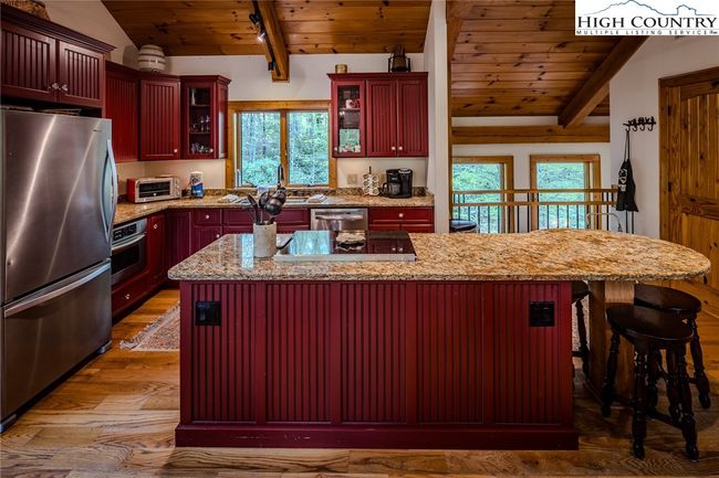 Large Island | Image 31