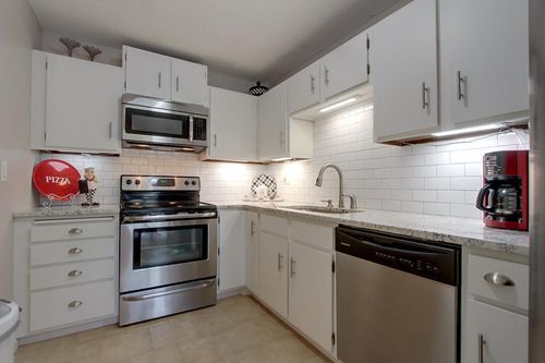 apt-121-7401 W 101st St, Bloomington, MN, 55438-2505 | Card Image