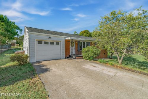 2001 Radiance Dr, Knoxville, TN, 37912-4732 | Card Image
