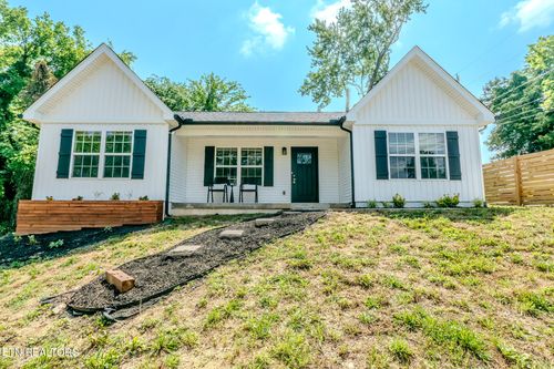 229 Edgewood Ave, Clinton, TN, 37716-2837 | Card Image