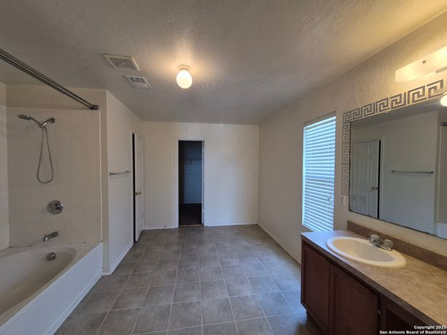 100 Hinge Iron, House other with 4 bedrooms, 3 bathrooms and null parking in Cibolo TX | Image 13