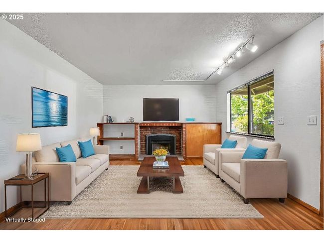 Living Room-Fireplace | Image 4