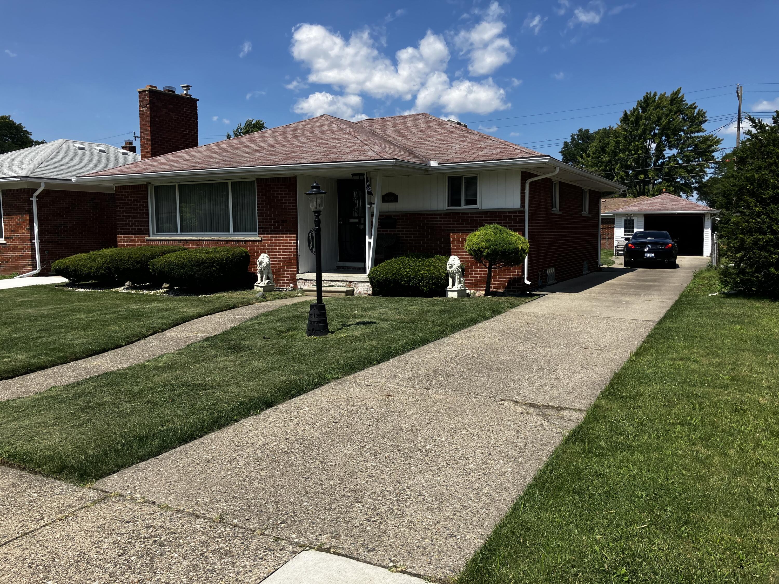 Collinson Ave, Eastpointe, MI 48021
