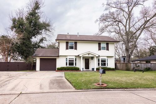 110 Lake Park Dr, Belle Chasse, LA, 70037-2313 | Card Image