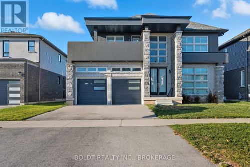 8101 Brookside Dr, Niagara Falls, ON, L2H3T9 | Card Image