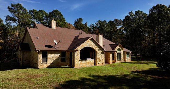 1142 Fletcher, Home with 3 bedrooms, 4 bathrooms and 3 parking in Anderson TX | Image 14