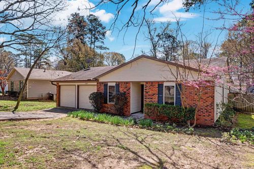 12621 Valleywood Dr, Little Rock, AR, 72211-3352 | Card Image