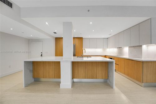 apt-136-151 Crandon Blvd, Key Biscayne, FL, 33149-1588 | Card Image