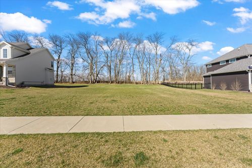 1215 Briarwood Ln, Mahomet, IL, 61853-7644 | Card Image