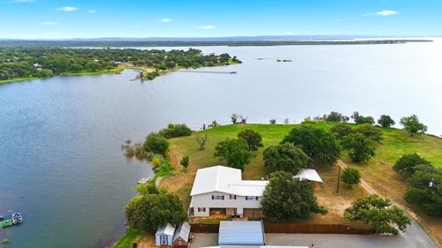 321 Bluebriar Ln, Buchanan Dam, TX, 78609-4368 | Card Image
