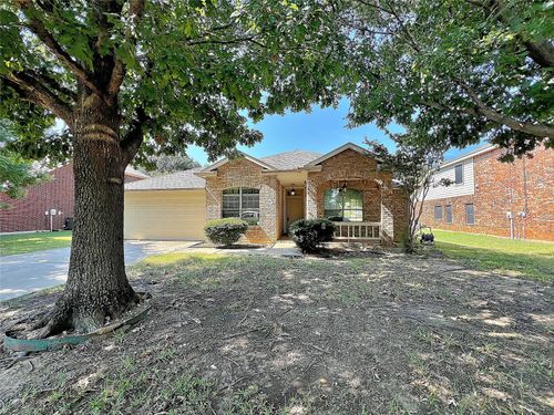 5939 Waterford Dr, Grand Prairie, TX, 75052-8524 | Card Image